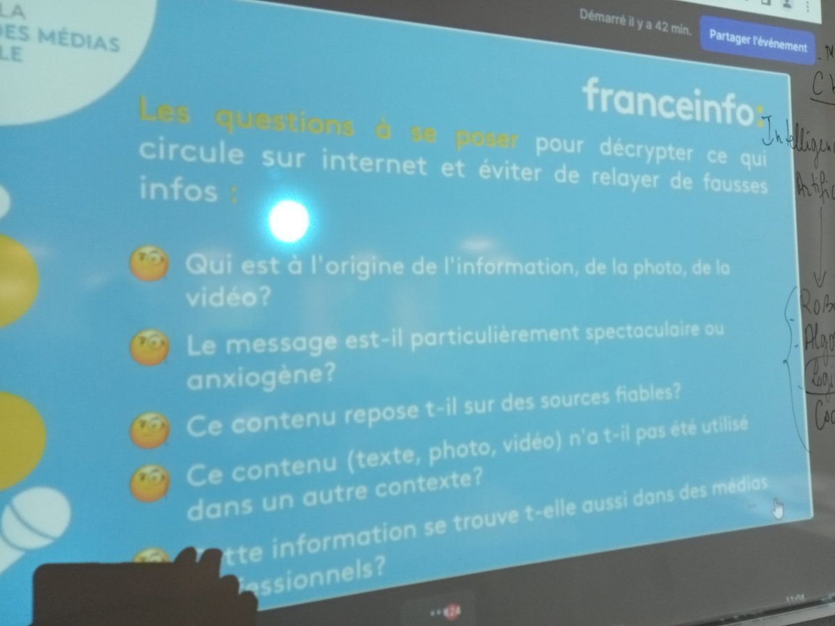 collegecampigny's tweet photo. Les élèves de 5e5 suivent l'atelier le vrai du faux en direct de franceinfotv dans le cadre de la #SMPE @dsden76 @ac_normandie @FranceTVInfoFR https://t.co/6ItcFIGHj3