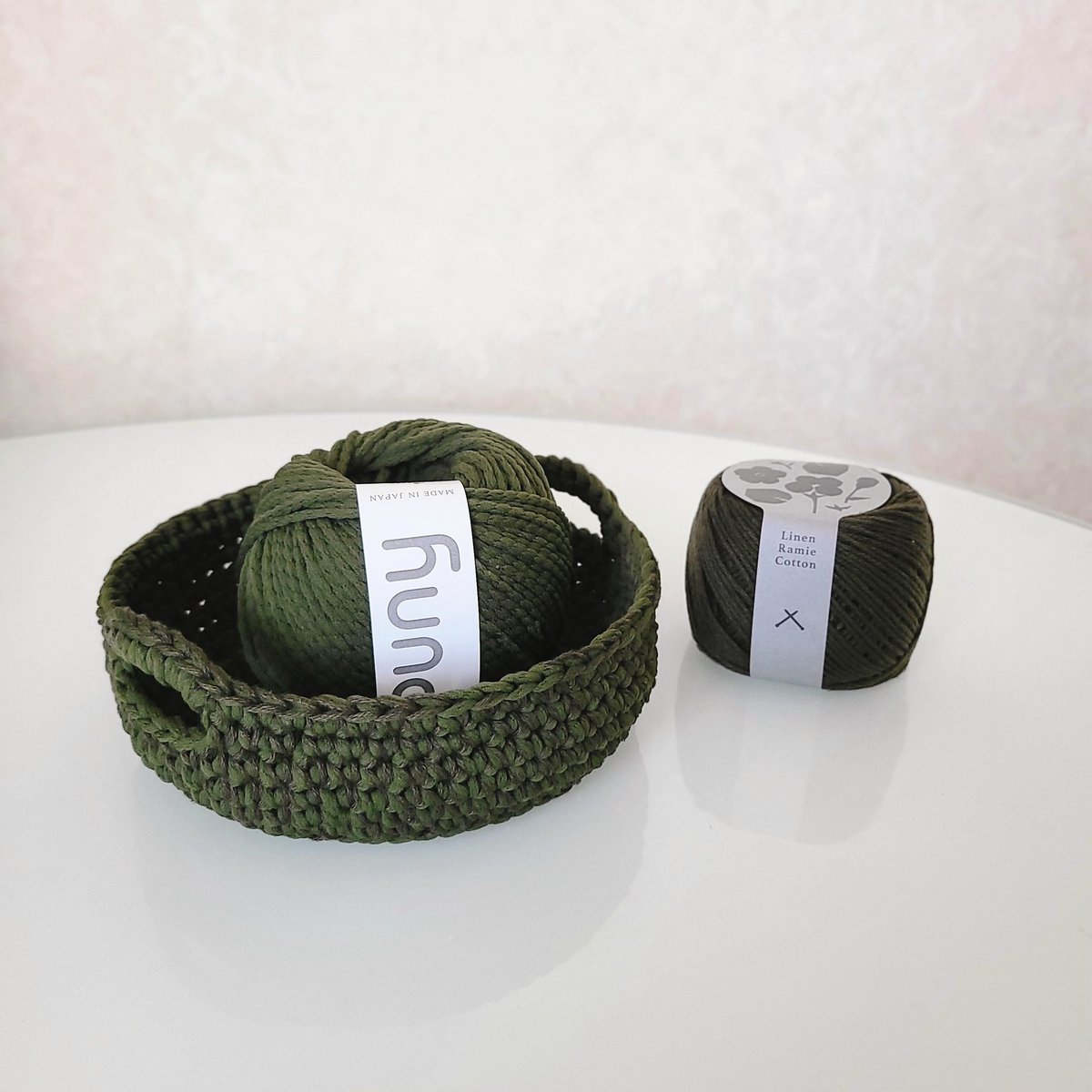 jul_knitting's tweet photo. Pumyとリネンラミーコットンを引き揃えて編んだ朝型バスケット🧺

ほんのり迷彩感が可愛い組み合わせ🌲

編み方動画も公開中です💁‍♀️
https://t.co/eRywSg5Rkn https://t.co/IBEBwQWm6i