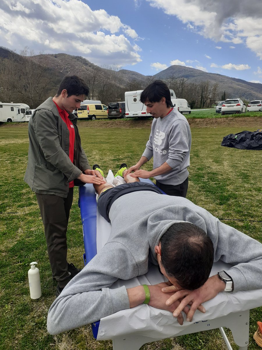EUSESAlumni's tweet photo. Durant el passat cap de setmana vam estar presents en diverses proves esportives realitzant els nostres habituals voluntariats! 👏  

Diversos estudiants de Fisioteràpia d'@EUSES_Oficial van realitzar massatges a la @romanicextrem. https://t.co/JGAA4d7Sye