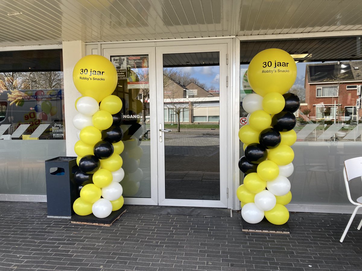 robbyssnacks's tweet photo. 30 jaar geleden alweer dat we zaak zijn begonnen.

Alle gasten bedankt voor de trouwe komst en vertrouwen in ons!

En natuurlijk ons team nu en door de jaren heen bedankt voor jullie inzet en gezelligheid!

Alle leveranciers bedankt voor de fijne samenwerking afgelopen jaren. https://t.co/0yleR2pMPr