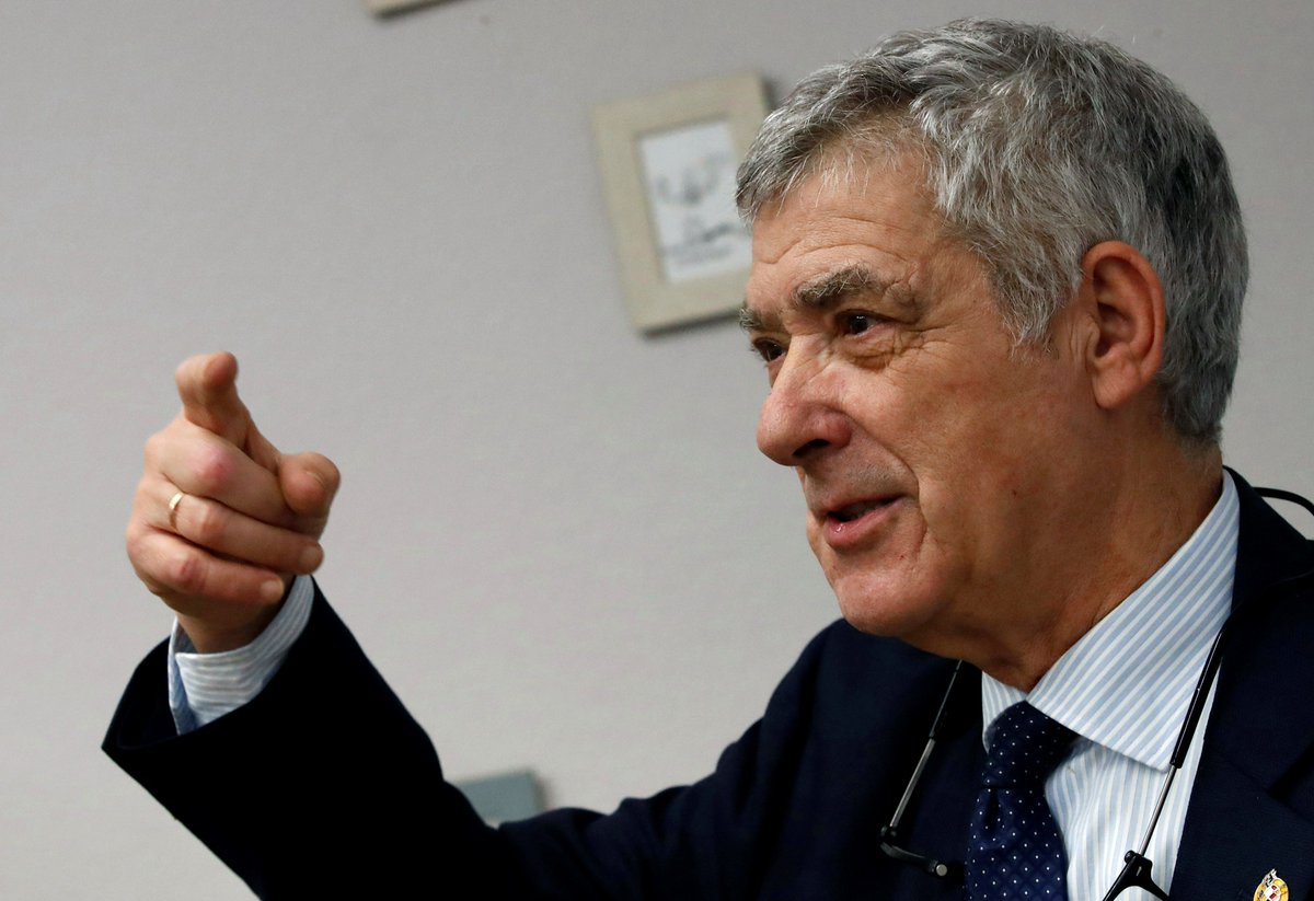 relevo's tweet photo. Villar, expresidente de la RFEF, sobre el 'Caso Negreira' en el Congreso de la AEPD:
💬 "Solo diré una cosa: a Negreira lo nombré vicepresidente yo y yo no traiciono. Si me traicionan a mí es su problema, no el mío". https://t.co/BKmbzRBOa0