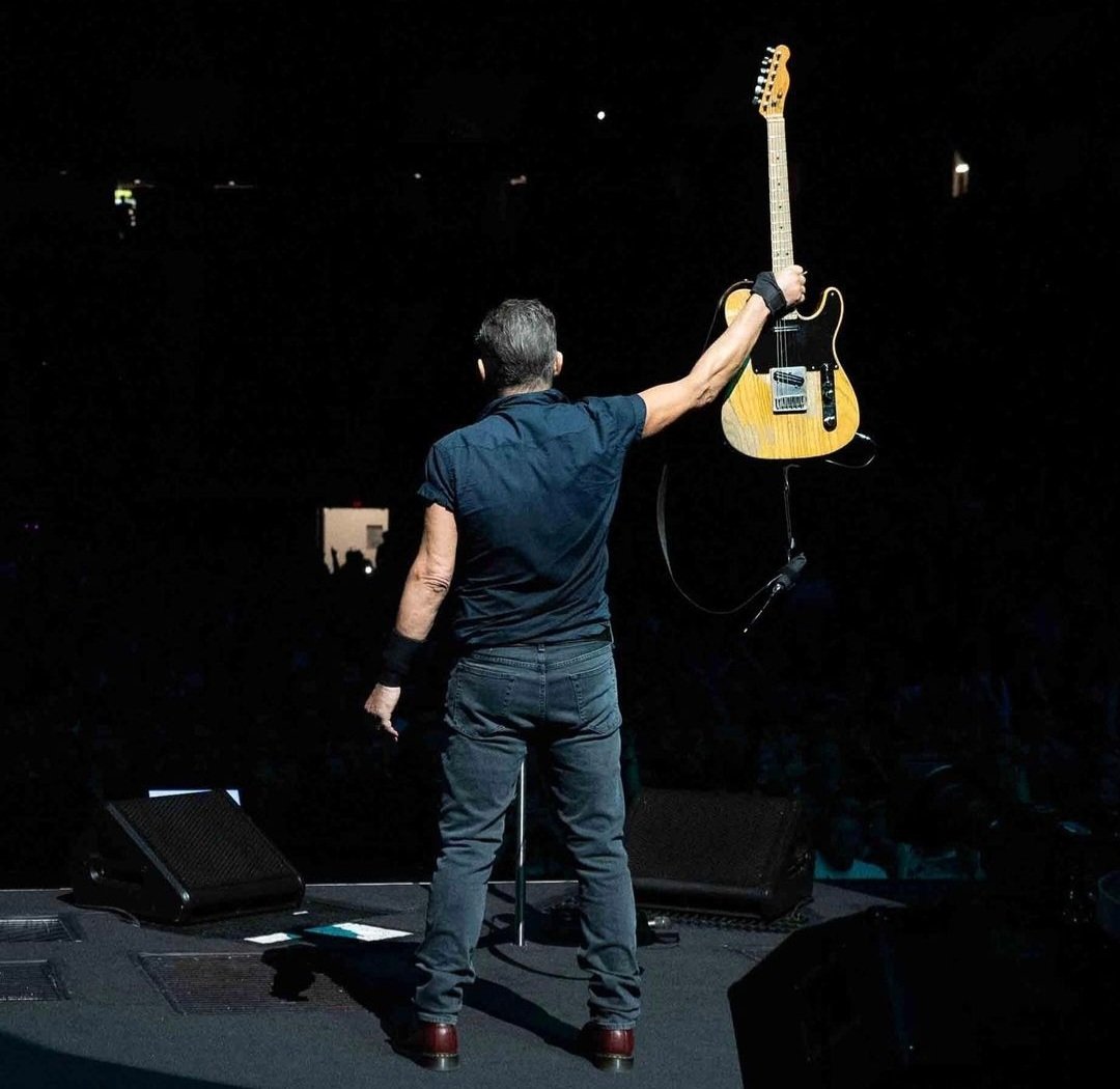 BruceTourNews's tweet photo. THE EUROPEAN TOUR WILL KICK OFF IN BARCELONA IN ONE MONTH!
HE'S COMING BACK GUYS!! 🥺🥺 https://t.co/WOkz2sgSLB