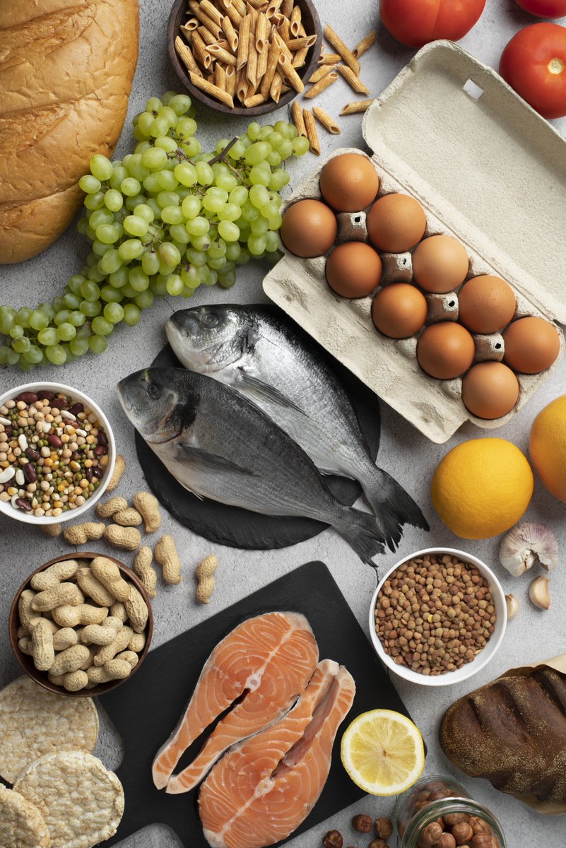 RetiNov_intl's tweet image. A Mediterranean-type diet, rich in fruits, vegetables, legumes, whole grains, olive oil and fatty fish, helps prevent the development of AMD.
This diet containing antioxidants, omega-3s and macular pigments is beneficial in preventing AMD.bit.ly/404tEHp
#AMD#omega3#food