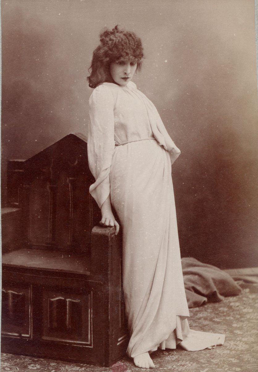 Petit Palais (@petitpalais_) on Twitter photo L'#expoSarahBernhardt ouvre dans 1 semaine ! 🤩
Rassemblant plus de 400 œuvres, l'exposition retrace la vie et la carrière de Sarah Bernhardt, première star de l'Histoire. 
🎫 Vous pouvez déjà réserver votre billet : bit.ly/3M0xTzl
Nadar, Macbeth, 1884 © BnF L'#expoSarahBernhardt ouvre dans 1 semaine ! 🤩
Rassemblant plus de 400 œuvres, l'exposition retrace la vie et la carrière de Sarah Bernhardt, première star de l'Histoire. 
🎫 Vous pouvez déjà réserver votre billet : bit.ly/3M0xTzl
Nadar, Macbeth, 1884 © BnF