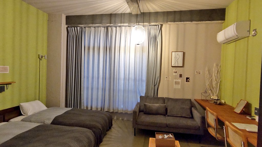 lilycolor06's tweet image. 2年前から訪れてみたかったLAC熱海。今回利用した #Kiten は部屋が広くて内装がおしゃれ。アメニティも充実していて快適でした！
MARUYAのスタッフの方々はとても穏やかでフレンドリー。たまたま居合わせた台湾人の方とカタコト英語でコミュニケーションもできて楽しい時間が過ごせました✨
#LAC熱海