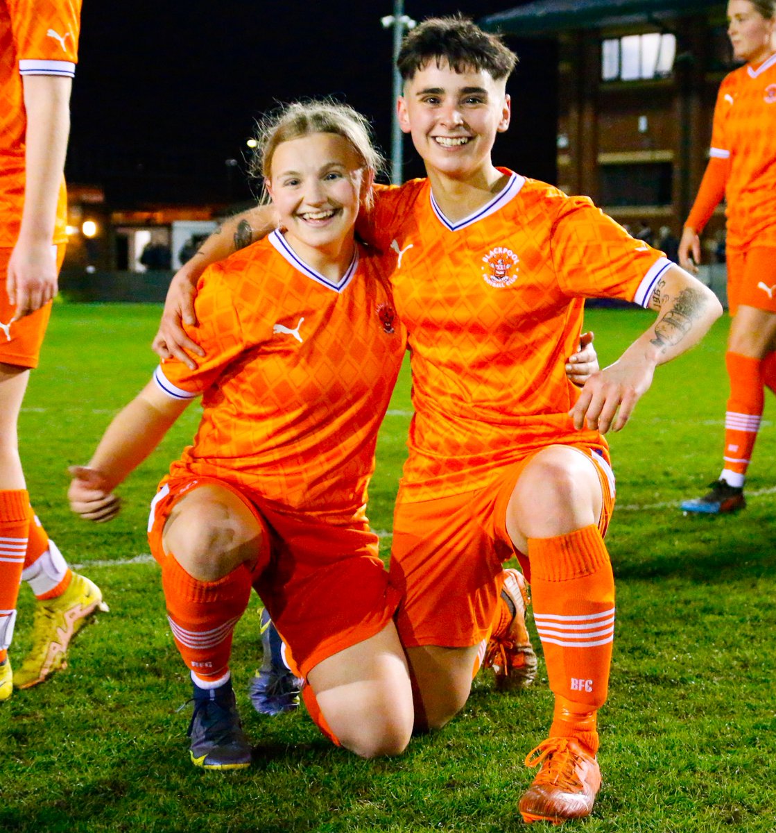 sjt_photos's tweet photo. Yesterday evenings @LancashireFA woman’s challenge cup winners @BFC1887Ladies 
@BlackpoolFC https://t.co/DKnaih3UpJ