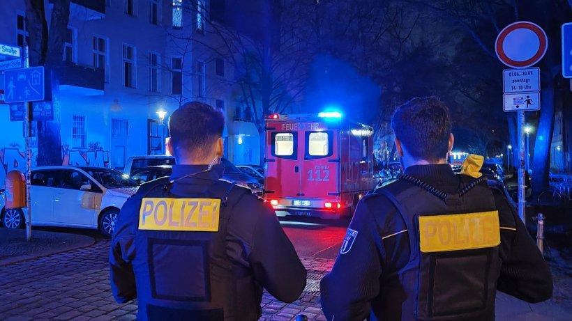 BM_Polizei's tweet photo. In unserem Blaulicht-Blog finden Sie die aktuellen Meldungen von Polizei und Feuerwehr aus Berlin und Brandenburg vom 28. März 2023. https://t.co/bStnn0mTaJ https://t.co/G6JjzBK3Yv
