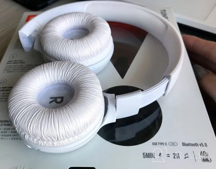 Revain_org's tweet photo. The #JBLTune 510BT #headphones will give you freedom and the highest sound quality🔝
✅#JBL #PureBass technology
✅Up to 40 hours battery life &amp; fast charging
✅Lightweight, comfortable, foldable and more!

No wonder it has 4.3⭐️⭐️⭐️⭐️
Click here for more: https://t.co/8Xn6ZnPosh https://t.co/hauExPZ7xG