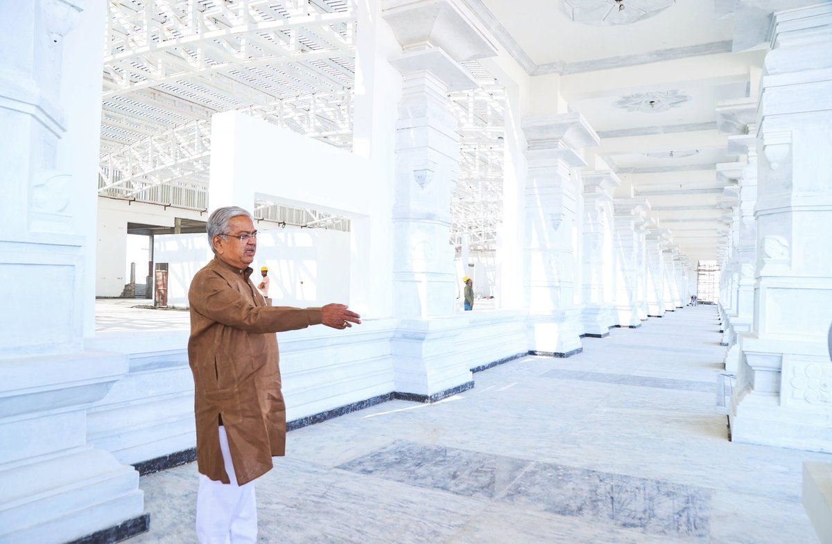 govind_karjol's tweet photo. "ಉದ್ಘಾಟನೆಗೆ ಸಿದ್ದಗೊಂಡ ವಿಜಯಪುರ ವಿಮಾನ ನಿಲ್ದಾಣ"

ಇಂದು ವಿಜಯಪುರದ ಶ್ರೀ ಬಸವೇಶ್ವರ ವಿಮಾನ ನಿಲ್ದಾಣ ನಿರ್ಮಾಣದ ಕಾಮಗಾರಿಯನ್ನು ಪರಿಶೀಲನೆ ನಡೆಸಿ ಅಧಿಕಾರಿಗಳಿಂದ ಮಾಹಿತಿ ಪಡೆದೇನು. ಕಾಮಗಾರಿಯು ಅಂತಿಮ ಹಂತದಲ್ಲಿದ್ದು, ಶೀಘ್ರದಲ್ಲೇ ಉದ್ಘಾಟನೆಗೊಂಡು ವಿಜಯಪುರ ಜನತೆಗೆ ವಿಮಾನದಲ್ಲಿ ಸಂಚರಿಸುವ ಅವಕಾಶ ದೊರೆಯಲಿದೆ. 

ವಿಜಯಪುರ ವಿಮಾನ ನಿಲ್ದಾಣದಿಂದ ಐತಿಹಾಸಿಕ ವಿಜಯಪುರ ಜಿಲ್ಲೆಯ ಪ್ರವಾಸೋದ್ಯಮಕ್ಕೆ ಹೆಚ್ಚಿನ ಉತ್ತೇಜನ ದೊರಕಲಿದ್ದು, ತೋಟಗಾರಿಕೆ,ಕೈಗಾರಿಕೆ, ಸೇರಿದಂತೆ ಹಲವು ಕ್ಷೇತ್ರಗಳ ಸಮಗ್ರ ಅಭಿವೃದ್ಧಿಗೆ ಪೂರಕವಾಗಲಿದೆ. ಇದರೊಂದಿಗೆ ಕೂಡಲ ಸಂಗಮ, ಆಲಮಟ್ಟಿ, ಕೊಲ್ಲಾಪುರ, ಸೊಲ್ಲಾಪುರ, ಹೀಗೆ ಪ್ರಸಿದ್ಧ ತಾಣಗಳಿಗೆ ಭೇಟಿ ನೀಡಲು ಈ ವಿಮಾನ ನಿಲ್ದಾಣ ಪ್ರವಾಸಿಗರಿಗೆ ಅನುಕೂಲವಾಗಲಿದೆ.   

#ವಿಜಯಪುರ    #vijayapurairport  #ಬಸವೇಶ್ವರ