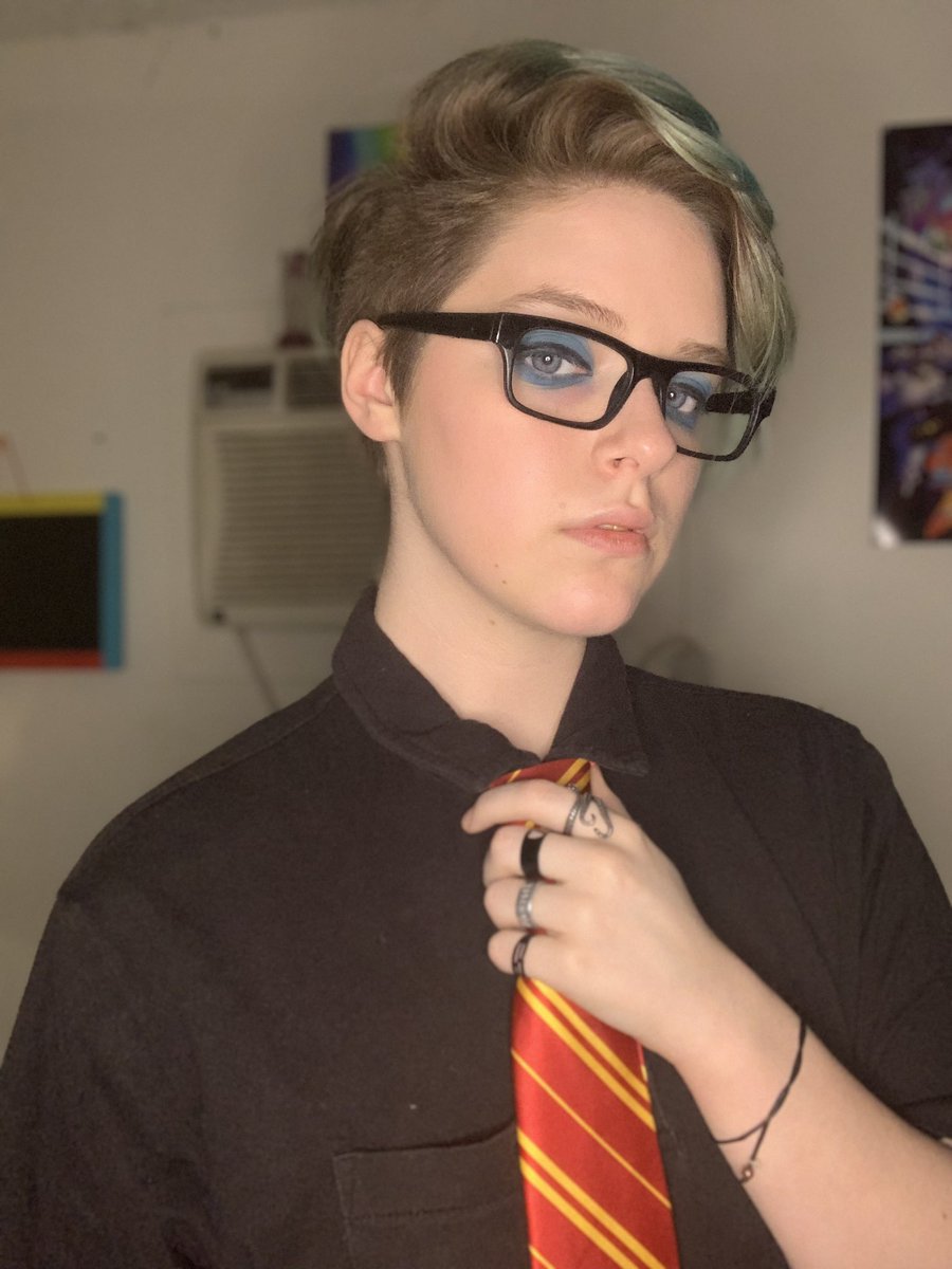 shittycosplayer's tweet photo. This cosplay made me realize I feel so awesome wearing a tie, I will wear this tie and shirt all the time, my life will be a constant Logan cosplay @ThomasSanders ties affirm gender, confirmed https://t.co/swlcWf1Ivn