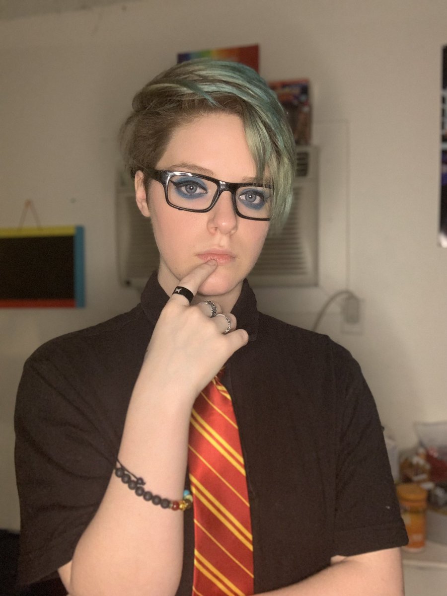 shittycosplayer's tweet photo. This cosplay made me realize I feel so awesome wearing a tie, I will wear this tie and shirt all the time, my life will be a constant Logan cosplay @ThomasSanders ties affirm gender, confirmed https://t.co/swlcWf1Ivn