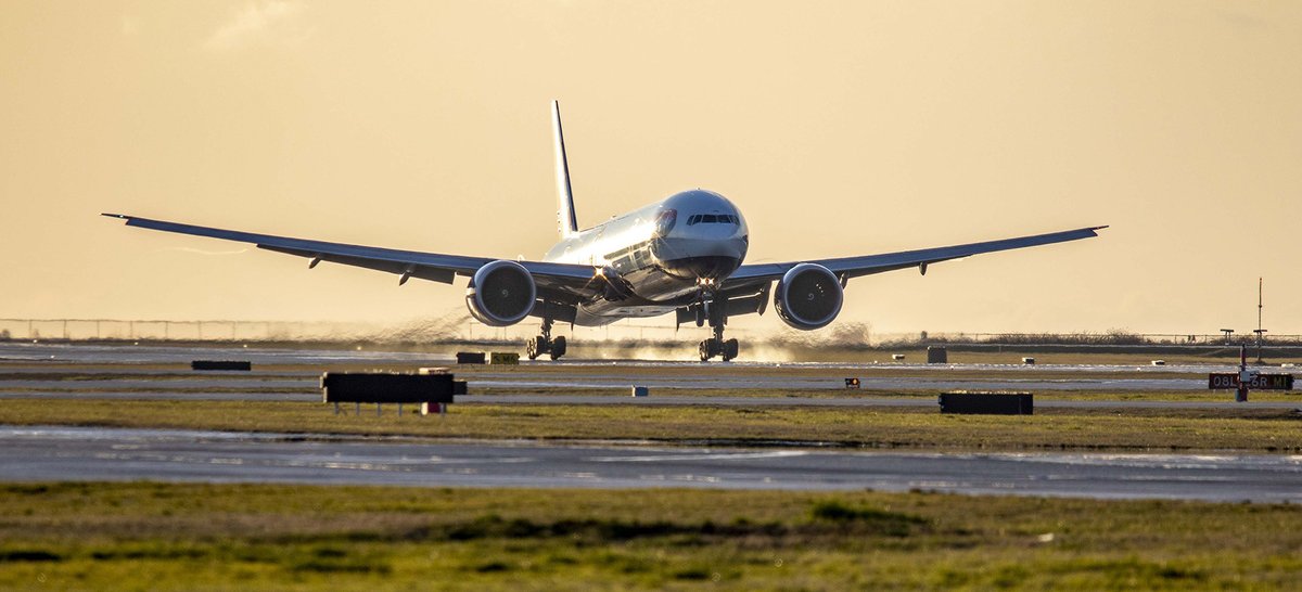 Kent_YVR's tweet photo. I think I’ll do 2 sets of this one because it’s quite rare for me to catch here. @British_Airways #BA85 #Speedbird @BoeingAirplanes #777-300 arrival @yvrairport from @HeathrowAirport. #yvrspotters #avgeek #Vancouver #GSTBN #Speedbird5VY https://t.co/l9UiIYpKnx