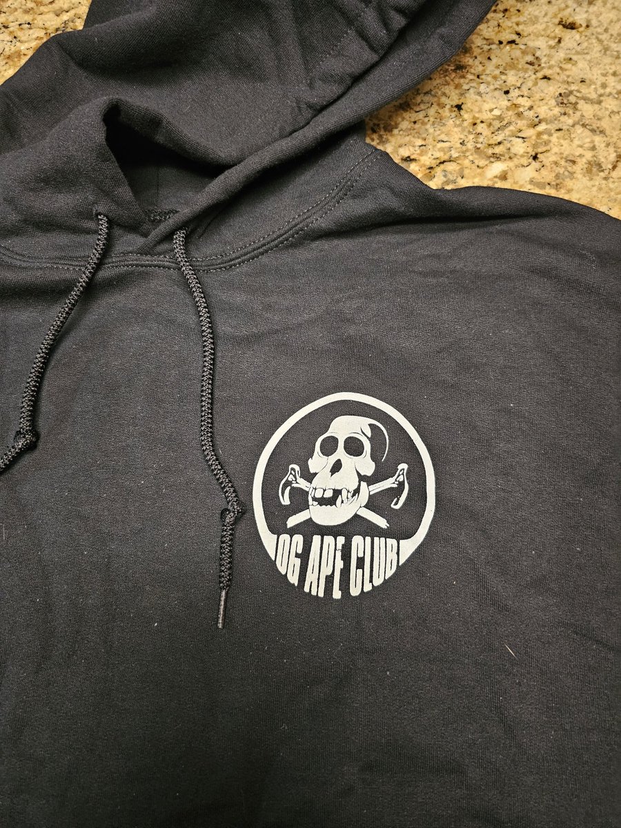 aaronmurray1978's tweet photo. So I been watching @OG_Ape_Club for a few months...ordered merch before I was a holder..merch took a minute but my support always there...just decided to be a merch holder first...but now I'm a nft holder day I got my merch..let's go https://t.co/gkYdSjysiw