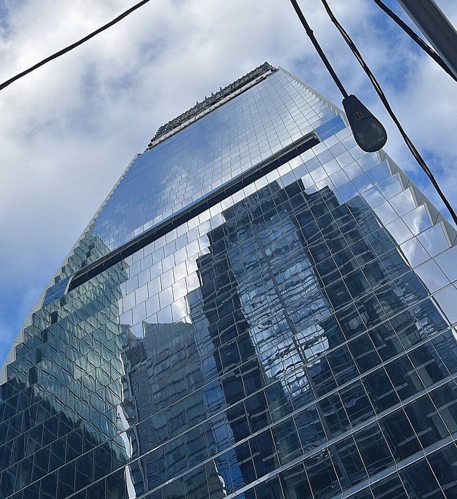 JasonParis's tweet photo. Form and reflection.
•
•
•
#igerstoronto #toronto #ontario #torontophotography #lookup #skyscraper #cadillacfairview #canada #downtowntoronto #urban_toronto #asandgg #pclconstruction #tdbank #bandharchitects https://t.co/H9An5AAuS8 https://t.co/UO0JTeniw0