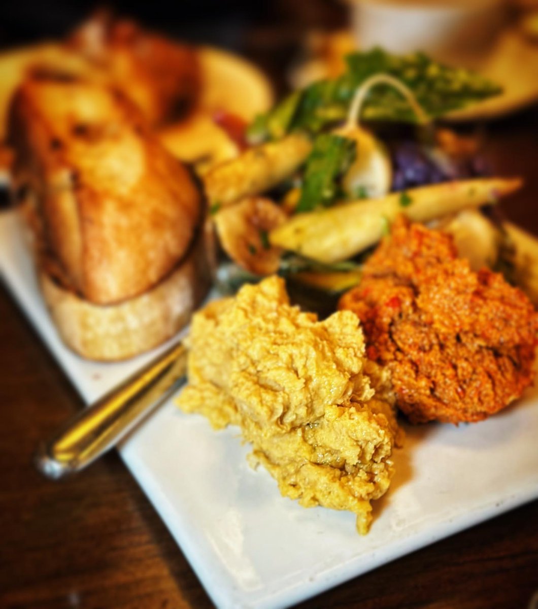 aocla's tweet photo. the farmer’s plate - roasted vegetables, muhamarra &amp; chickpea purée, burrata &amp; grilled toast #aoc #aocla #aocwinebar #muhamarra #burrata #chickpea 

📷️ @elinashatkin https://t.co/Rnt9xW89Gm