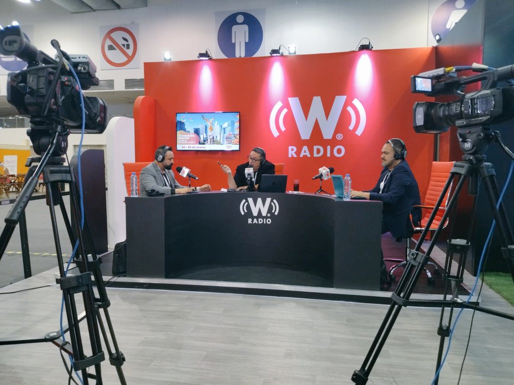 MarcoDanielmx's tweet photo. Infinitas Gracias a @EnriqueEnVivo por la invitación para opinar de lo bueno y lo malo del #TianguisTuristico2023 #TianguisTuristico #TTCDMX en el @elwesomx de @WRADIOMexico https://t.co/t9FlCxJ2M1