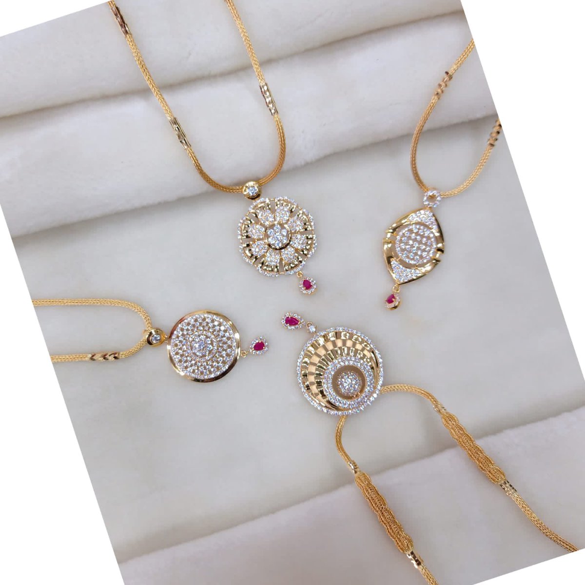 ashik4388's tweet photo. N S JEWELLERY MART Mandipet Main Road Tumkur Ph:8867788226
#NSJM #antiquejewelry #bestjewellery #goldjewelry #design #bridaljewellery #bridalcollection #jewellerylove #earrings #pendentset #designerjewelry #southindianjewellery #southindiajewels #southindianjewelry #tumakuru https://t.co/1d2t9Iq11M