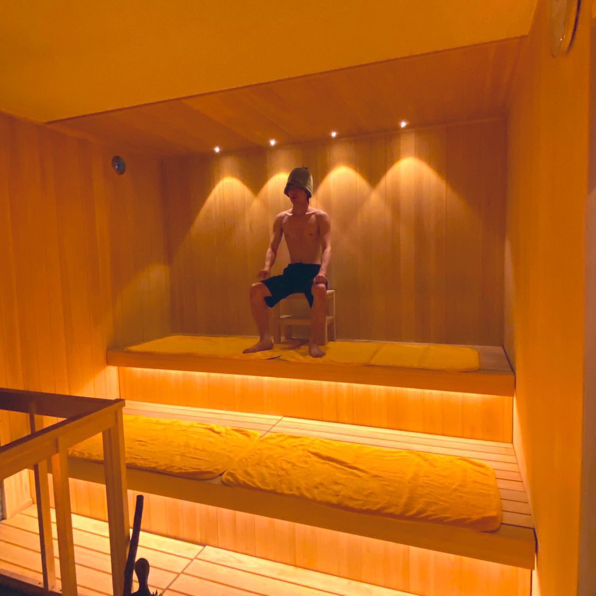 everyday_sauna's tweet photo. 本日【玉座降臨】

アロマ
・ヴィヒタ水
・ラベンダーユーカリ

ラベンダーは血圧を下げ、呼吸を整えてくれます。またリラックス効果があります🌺
ユーカリは抗菌作用が強くスッキリとした香りで呼吸器系問題にの改善に期待できます🪴
ご来店お待ちしております🧖‍♀️ https://t.co/iCtgwAVzfX
