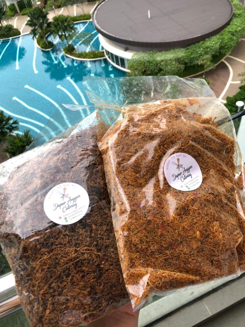 AlisaBaharuddin's tweet photo. Hi guys!! Mumy ada jual Serunding daging &amp; ayam dijamin sedap tak kan cari lain!!🤣🤣🤣 Sepeket 500g kalau amik 2 (1kg) boleh campur ya. Dm mumy untuk place order😘😘 https://t.co/YGyJU5qwTT
