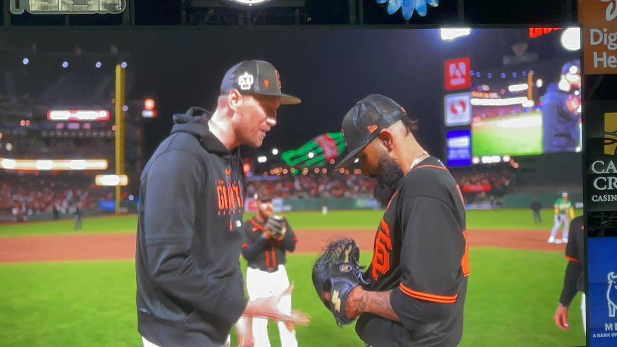 wtbates's tweet image. Thanks, @SergioRomo54!!!!! #SFGiants #OraclePark #NothingLikeIt