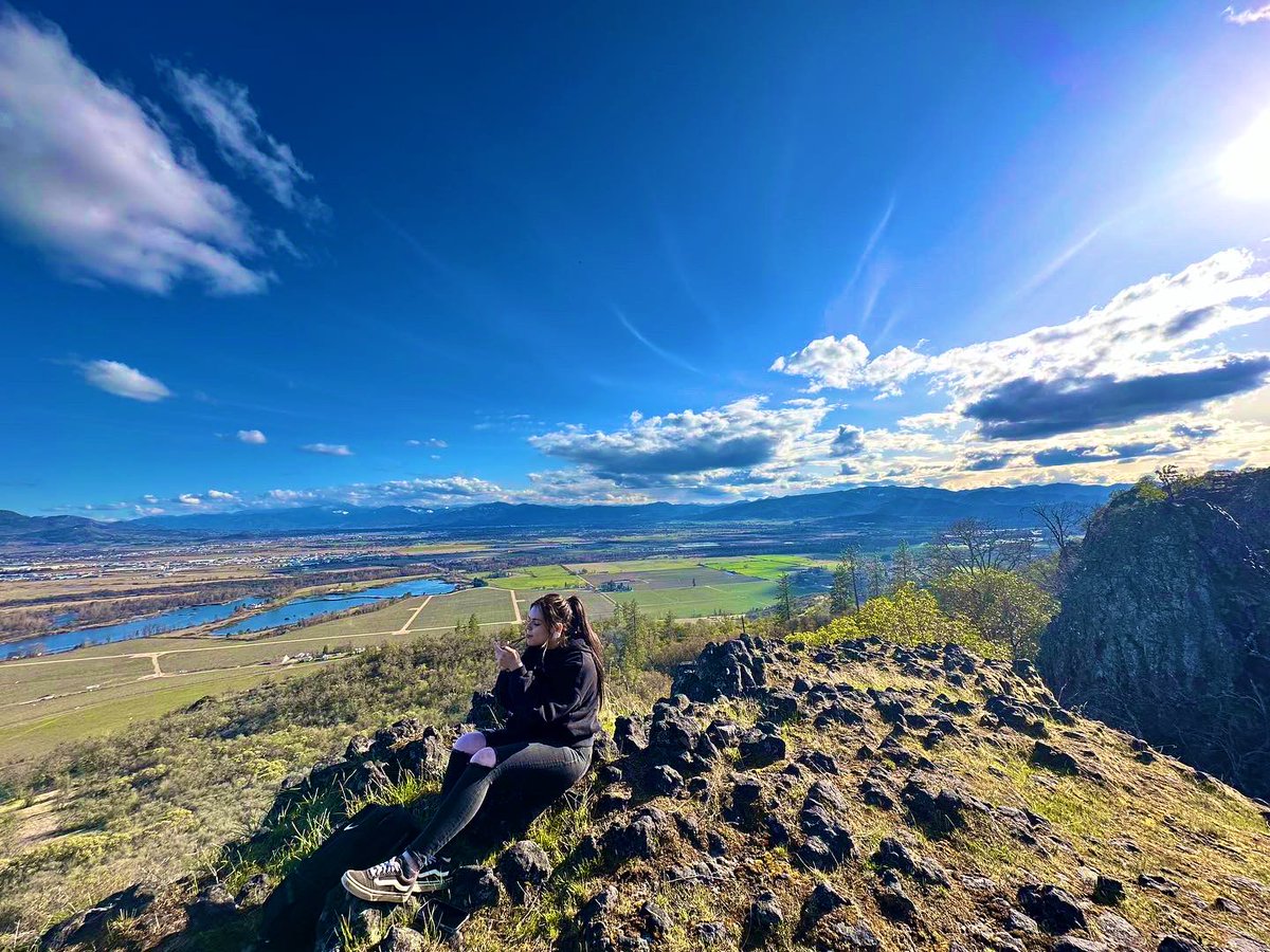 weednwubs's tweet photo. rather be smokin weed on a mountain 🌲 https://t.co/oNGf2eoT8Y