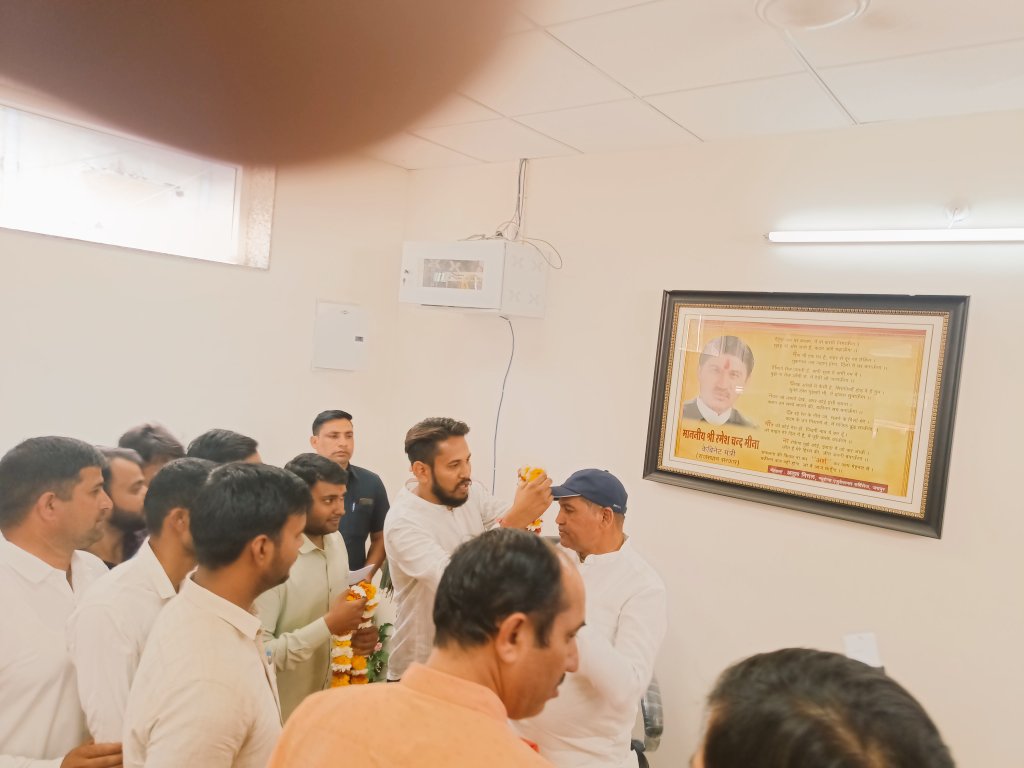 manojmeena's tweet photo. ग्राम विकास अधिकारी भर्ती का डिस्ट्रिक्ट अलॉटमेंट कराने के लिए छात्रों के साथ में पंचायती राज मंत्री @rameshmeena63 जी का धन्यवाद ज्ञापित किया सभी चयनित छात्रों को फिर से हार्दिक बधाई एवं शुभकामनाएं! https://t.co/4GesCiQGeu