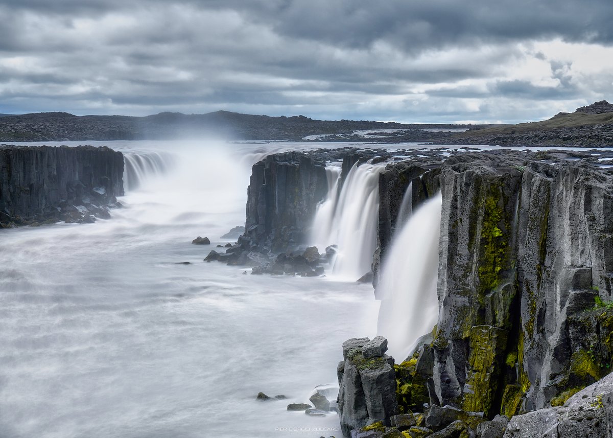 The origins of the queen of the waterfalls of Iceland, Dettifoss! Secret Iceland.
📸 Sony A7r3 - SIGMA 16-28mm F2.8 DG DN C
👉FollowMe’s🍀
#nature  #travelphotography #naturephotography  #landscape #adventure #kilimangiarorai 
@sonyalpha @sonyalphagallery @sony @Sigma_Photo