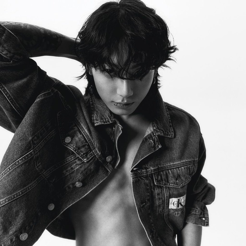 BIGHIT_INFO's tweet photo. Jungkook x Calvin Klein https://t.co/wqkGZYGile