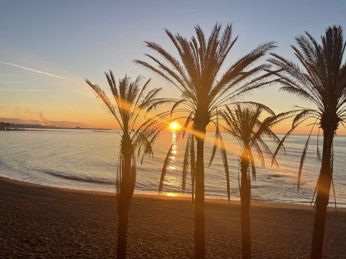 Morning lights from The Costa del Sol #morningrun #sunriserun #sunriserunner #run #runner #mediterranean #sunrise #costadelsol