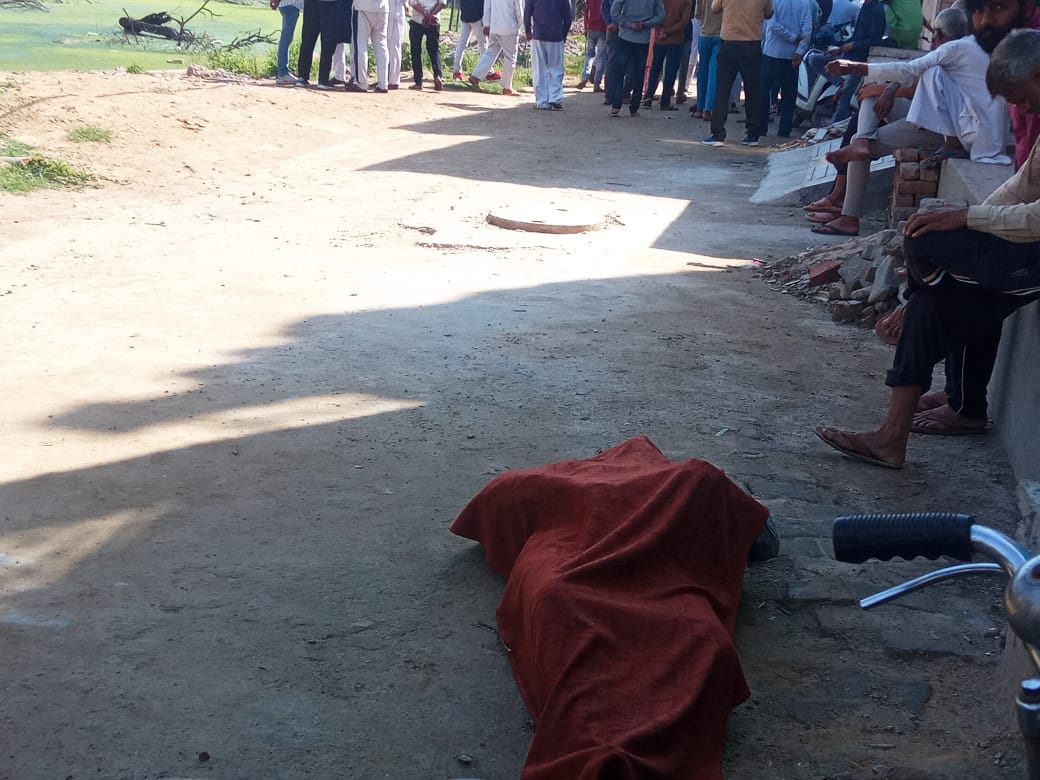 abpssharyana07's tweet photo. प्रदेश सरकार में @mlkhattar @JPDALALBJP @OPDhankar @Dchautala और प्रशासन @phedhry @diprodadri के झूठ की बदोल्लत चरखी दादरी के गांधीनगर के 26वर्षीय युवक की सीसीआई में जमा पानी में डूबने से मौत हों गई। अब तक केवल विभागीय अधिकारियों से आश्वासन ही मिला था। https://t.co/KzmuITYvhd