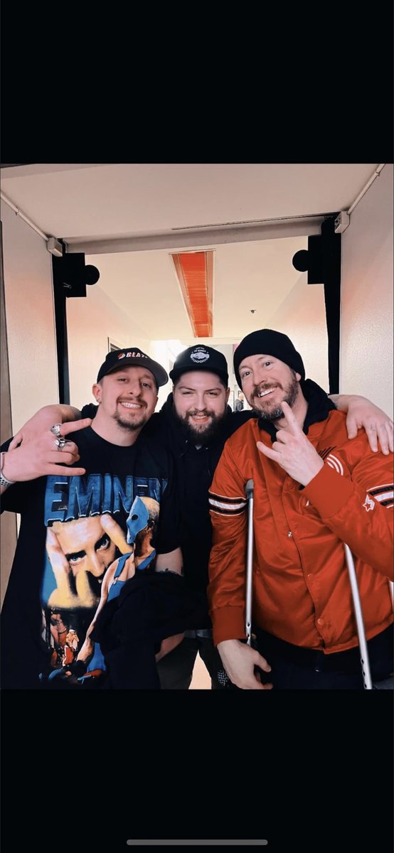 NickAlllen's tweet photo. Met danger ehren at the blazer game tonight with the homie @RyPurbaugh https://t.co/iaRfLxOy4G