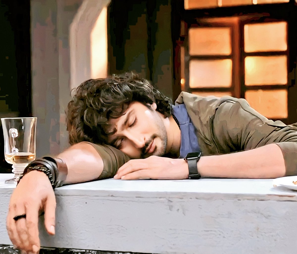 Priyasb05's tweet photo. Sleeping Beauty Cutieee SidG 😘🥰🤍....
#KunalKaranKapoor #artist  #ZiddiDilMaaneNa #SidG https://t.co/lwTvDWDMyl