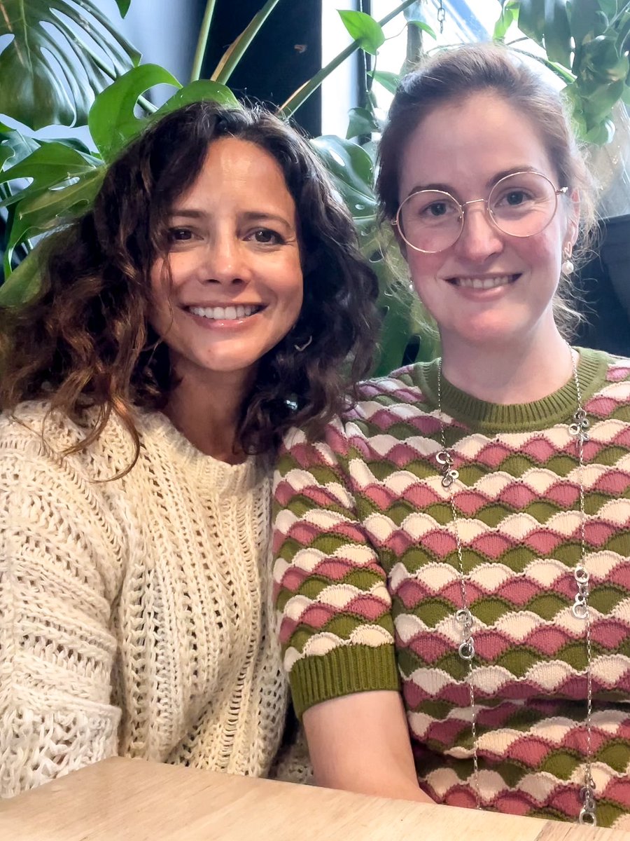 when <a href="/TantorAudio/">Tantor Audio</a> picked up the #CityBetween series and sent me <a href="/Zehrajane/">Zehra Jane Naqvi</a> ’s audition, i knew straight away that she was the voice of Pet

4 years later, we’ve finally had the chance to meet in Tasmania!

(naturally, we visited a café with more than a bit of Between to it 😉)