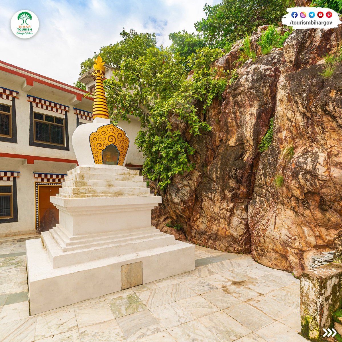 TourismBiharGov's tweet photo. The Dungeshwari Cave Temples, also known as Mahakala Caves, are a #hiddengem located 12 km northeast of Bodhgaya in Bihar. It is believed that these ancient caves are where Lord Buddha meditated before heading to #BodhGaya.

 #HiddenGemsofBihar
@AbhaySinghIAS @yadavtejashwi https://t.co/aQVdewwsVE