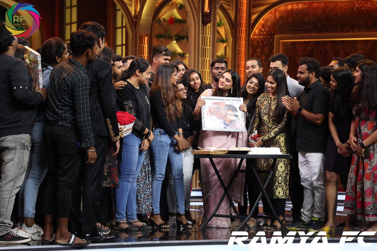 Ramya_FC's tweet photo. Exclusive pics of our celebration from the event ♥️

 @divyaspandana 
 @ZeeKannada 

#WeekendWithRamesh5 #weekendwithrameshseason5 #WeekendWithRamesh #WWR #RamyaInWeekendWithRamesh https://t.co/YVrsKpoJb8