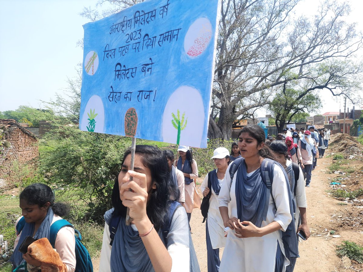 RLBCAU_NSS's tweet photo. रानी लक्ष्मी बाई केंद्रीय कृषि विश्वविद्यालय, झाँसी के राष्ट्रीय सेवा योजना विशेष शिविर (22-28 मार्च, 2023) के अंतर्गत #MilletsAwareness रैली का आयोजन किया गया.
#internationalyearofmillets
@NSSRDLucknow @_NSSIndia @YASMinistry https://t.co/ncFmO2n9gK
