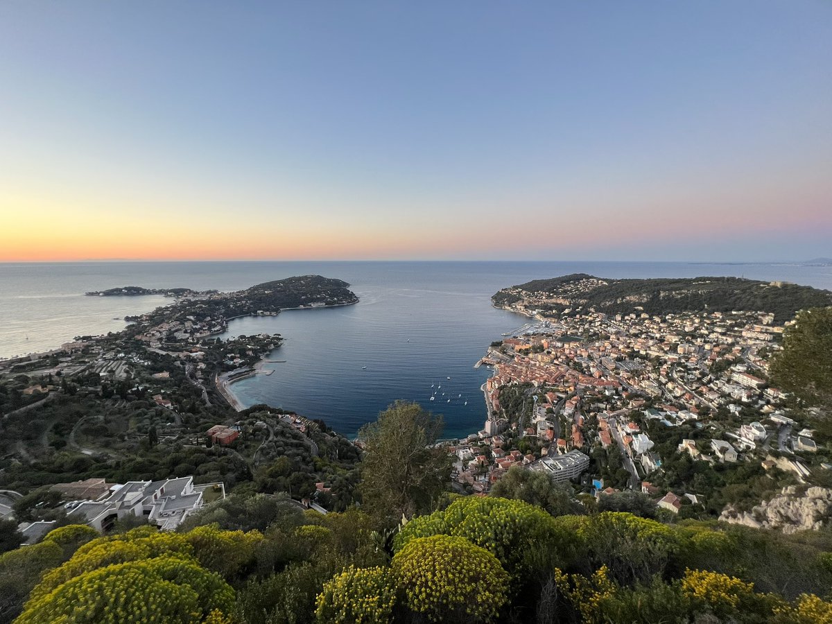 ' Une belle journée, c'est une journée où l'on ose. '

#CotedAzurFrance #DirectMétéo #ILoveNice #ExploreNiceCotedAzur #FrenchRiviera #Photography #MeteoFrance #Landscapes #MétéoFrance #VillefrancheSurMer #Sunrise #SJCF #SaintJeanCapFerrat