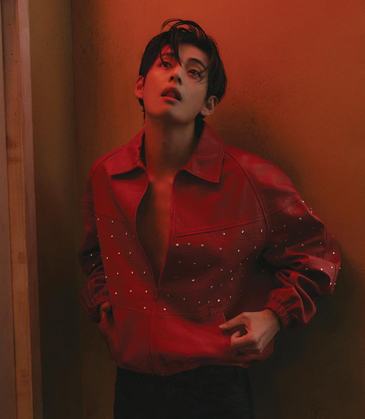 kthprettyhands's tweet photo. V INTERVIEW WITH ELLE Korea is officially out!

“my favorite music itself also comforts me. like someone who comforts you just by being by your side when you're having a hard time” — kim taehyung x elle

V INTERVIEW WITH ELLE
TAETAE MOMENTS

#CELINEV #CelineBoy
#TAEHYUNGxELLE https://t.co/vbxt6Vu6mt