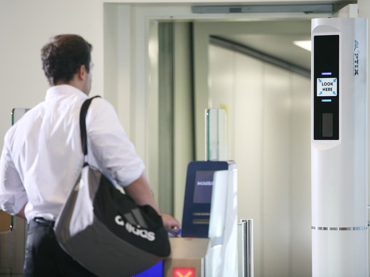 Frankfurt Airport has recently announced that it is introducing a face-scanning technology to replace passports for travelers. Innovative! #DigitalTransformation #CX #Smart tiny-link.io/arHNwNiJzpR2SK…