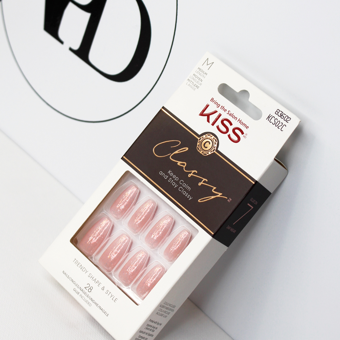npdirect's tweet photo. Cozy Meets Cute โ๏ธ
A Light Pink, Short Coffin Nail with a Gold Shimmer ๐คฉ From the Kiss Classy False Nails Collection!
Shop now on Pretty Pro with Free UK Delivery on all orders. Next Day Delivery available ๐ค #npd #nailpolishdirect #nails #falsenails #fakenails #pressons https://t.co/5SmOzCMLux