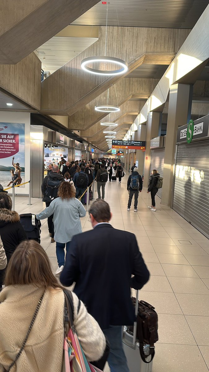 RUllbrich's tweet photo. Thanks Airport CGN for a 1 km Security check waiting queue 🤮 https://t.co/nyVRaskAAg