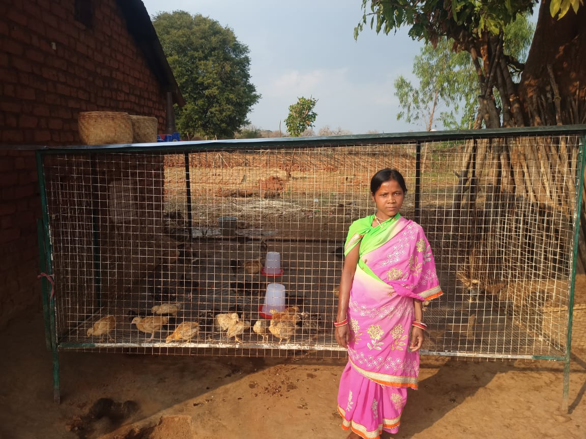 harshatrust's tweet photo. 55 #farmers belonging to 5 #SHGs of #Kantasura village of #Papdahandi block, #Nabarangpur received poultry input support worth Rs. 20,000 and in-depth training on their usage for making #poultryrearing remunerative.
#inputsupport
#ITDA #MissionJeevika #ABF https://t.co/FSjUHFUKIg
