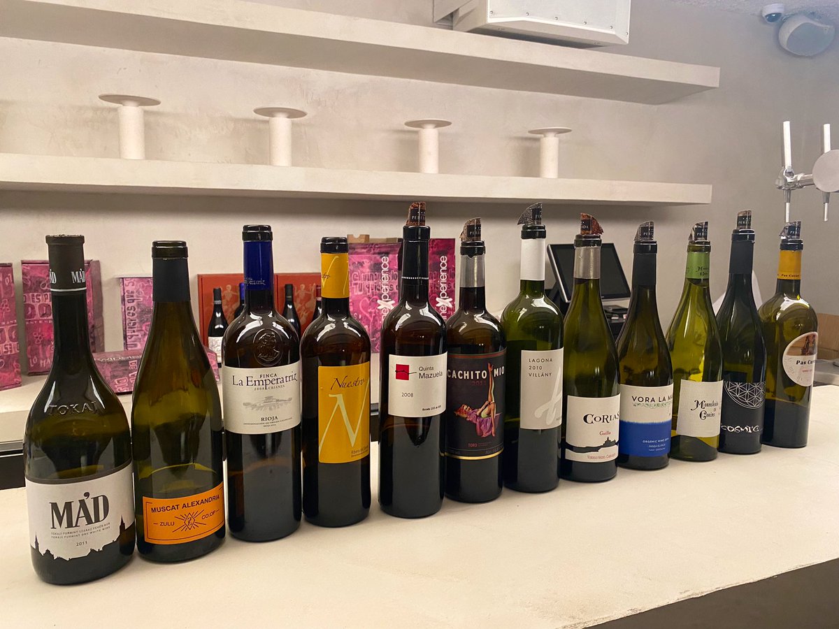 guillemcarol's tweet photo. Primera celebració dels 10 anys de @wineissocial amb un tast d’alguns dels vins que van formar part de les primeres caixes de #WineisSocial fa 10 anys. https://t.co/XdGflvnV6r