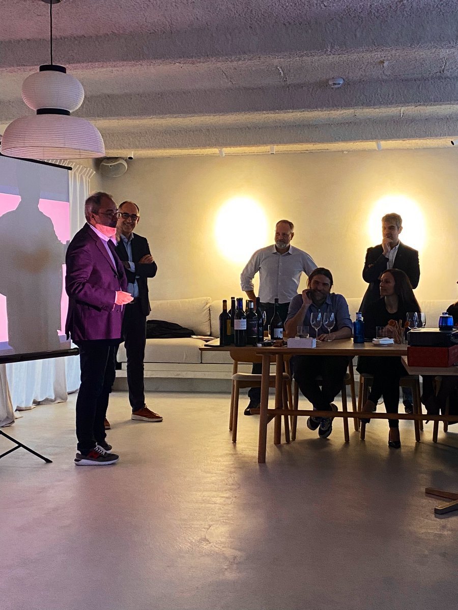 Guillem Carol (@guillemcarol) on Twitter photo Primera celebració dels 10 anys de <a href="/wineissocial/">Wine is Social</a> amb un tast d’alguns dels vins que van formar part de les primeres caixes de #WineisSocial fa 10 anys. Primera celebració dels 10 anys de <a href="/wineissocial/">Wine is Social</a> amb un tast d’alguns dels vins que van formar part de les primeres caixes de #WineisSocial fa 10 anys.