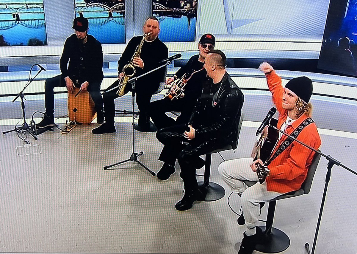 GrupaLivi's tweet image. Šorīt viesojāmies @ltvzinas raidījumā @RitaPanorama Pirmie koncerti 30. un 31. martā (izpārdoti) VEF k/p un tam sekojošajos koncertos Ogrē, Siguldā un Ulbrokā. #līvi #dzintaramēness #rock #latvija #mūzika #koncerts