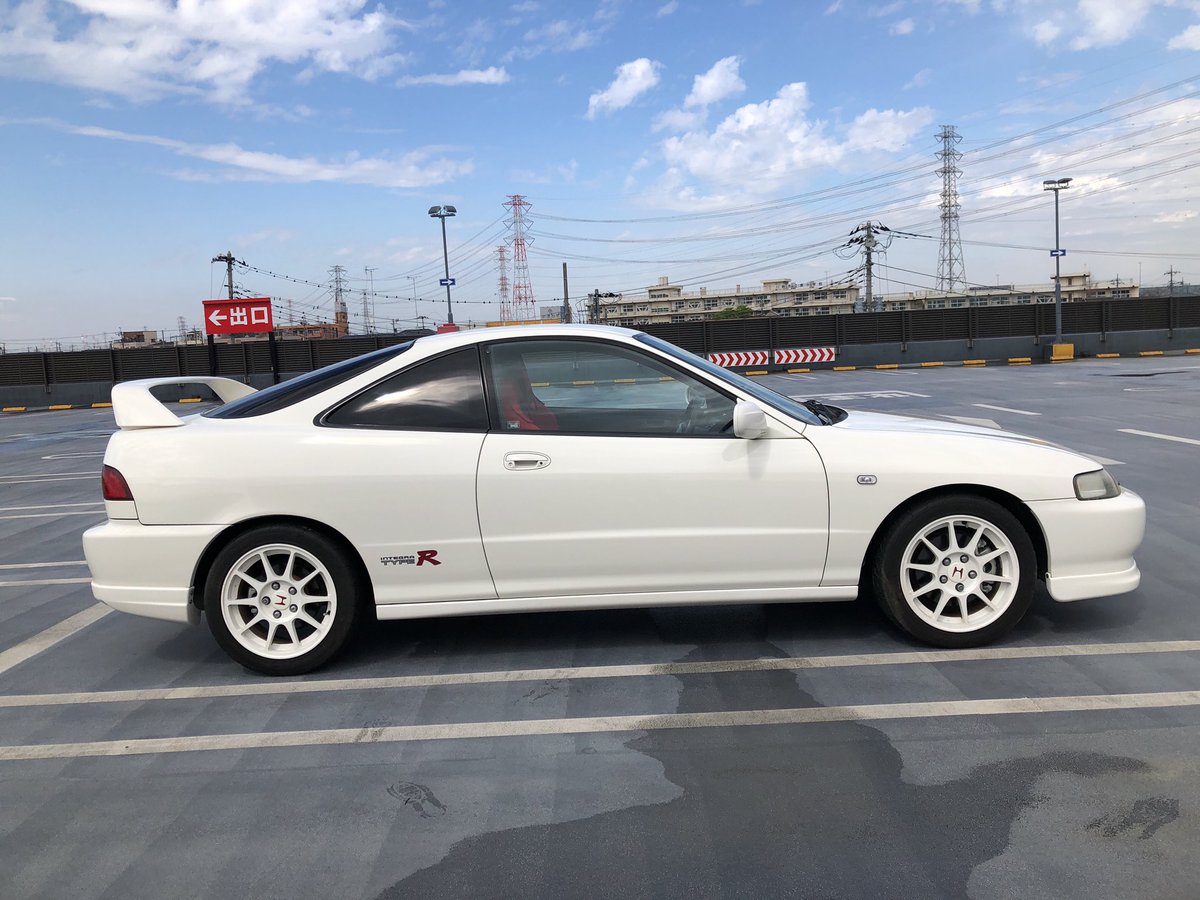 TypeR00's tweet photo. やっと午後から晴れたので、こびりついていた花粉洗い流して、充電がてら市内周回ルーティーン。
#DC2 #インテグラ #タイプR #インテR #TYPER https://t.co/DkOzhkyl9P