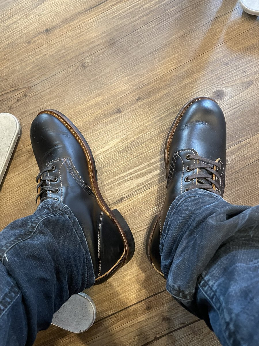 htsuno's tweet photo. 今日はフラットボックス。シューキーパーが効いてるのか先が全然張ってるままで、昨日のブラックスミスと相当似てる。
デニムはkrooley
#redwing
#beckmanflatbox
#beckmanflatbox9060
#レッドウィング
#ベックマンフラットボックス
#ベックマンフラットボックス9060
#diesel
#krooley https://t.co/718zfsQt7v