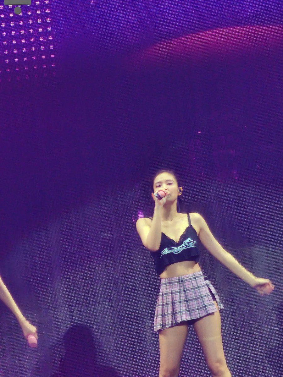 noturfoxy's tweet photo. JENNIE JENNIE JENNIEEEE. 🫰 https://t.co/YLcLOcTwkM