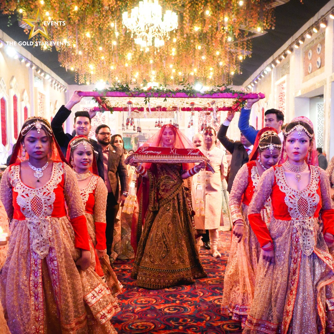 TheGoldStar01's tweet photo. Weddings are a time to celebrate a momentous commitment to unconditional love.🤝💞
Contact us 🤙
8178191151, 9911026788
Follow @TheGoldStar01 
#weddingplaner #weddingdecorinspiration #wedspiration #indiaweddings #daywedding #thegoldstarevents #goldstarevents #weddingplannerindia https://t.co/f8jPI8jeck