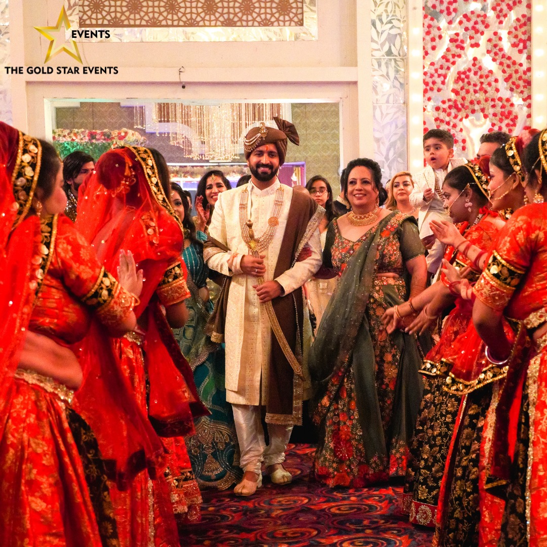 TheGoldStar01's tweet photo. Weddings are a time to celebrate a momentous commitment to unconditional love.🤝💞
Contact us 🤙
8178191151, 9911026788
Follow @TheGoldStar01 
#weddingplaner #weddingdecorinspiration #wedspiration #indiaweddings #daywedding #thegoldstarevents #goldstarevents #weddingplannerindia https://t.co/f8jPI8jeck